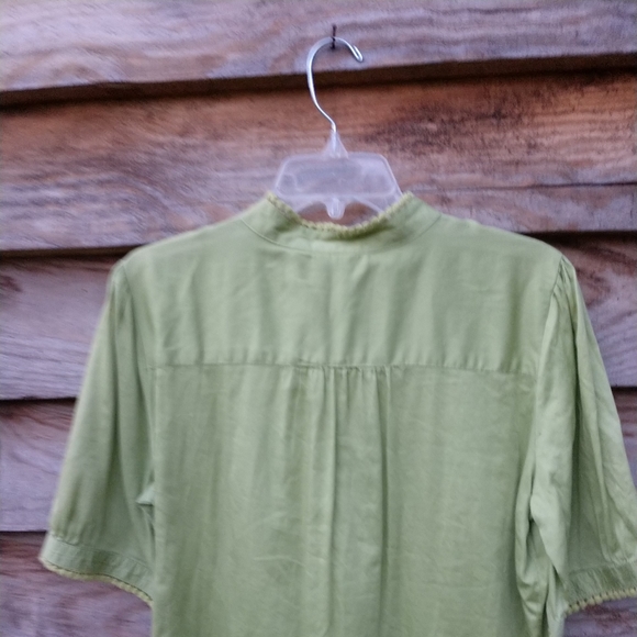 🎉SALE $5 🎉Women's Blouse Lime Green With Embroidery On Front & Sleeves XL. - Picture 5 of 9